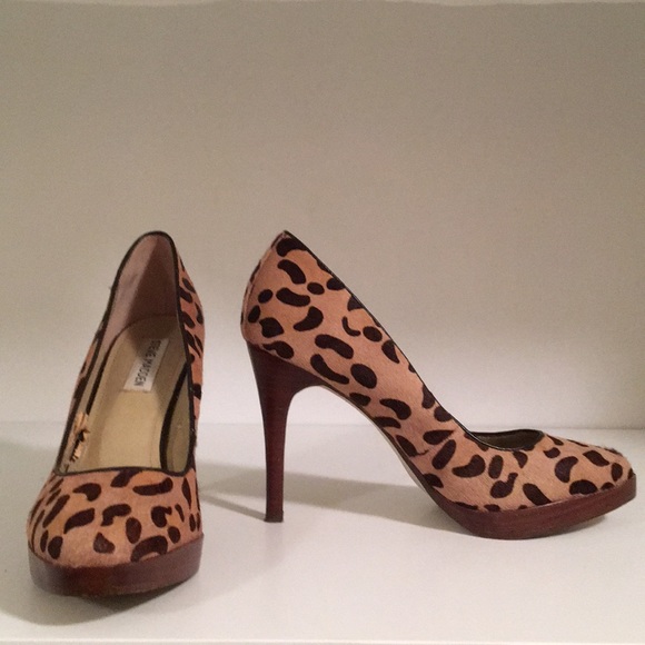 Steve Madden Shoes - Steve Madden Leopard pumps
